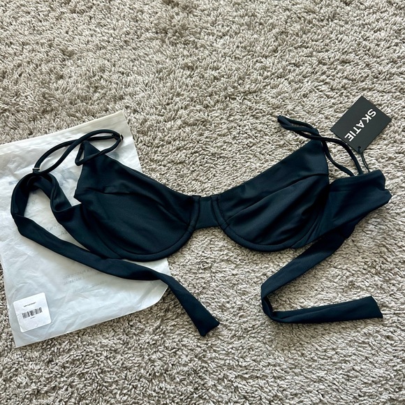 Skatie Kate top, black, size L - Picture 3 of 4